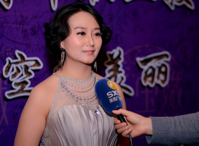 活动由岳华文化和西安任宝娥化妆美甲培训中心共同主办,一千多名时尚