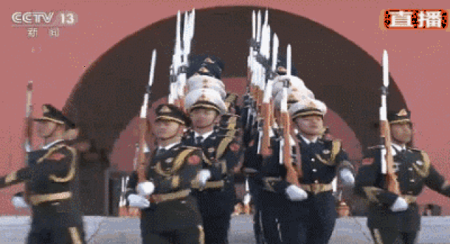 超燃!人民解放军升起天安门广场新年第一面国旗(附视频)