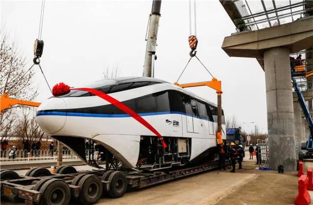 济宁云轨首列车今天上线!月底就能坐上了.