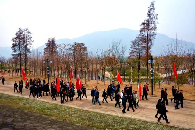 咱们武穴广济时光景区近期刚被评选为4a级景区,一路上秀美的风景使