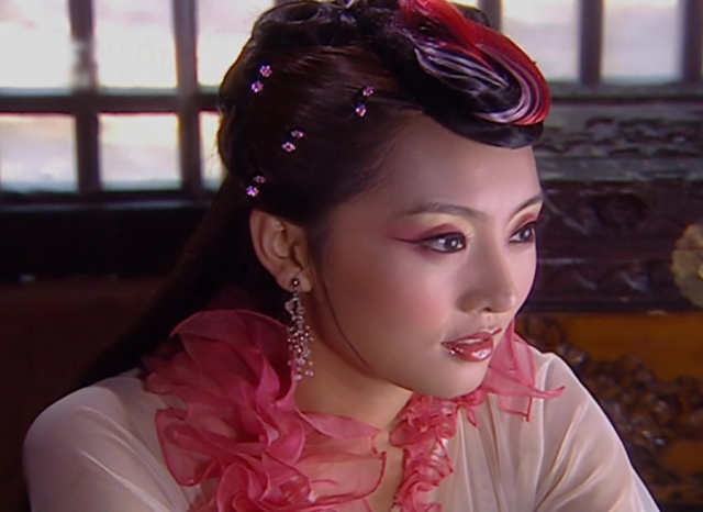 欢天喜地七仙女,红儿的大红油唇实在抢眼,冬天唇干的你值得拥有