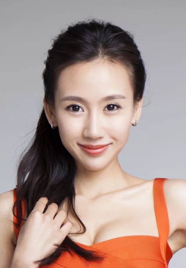 致敬18岁,金美伶从小美到大,不靠颜值拼实力!