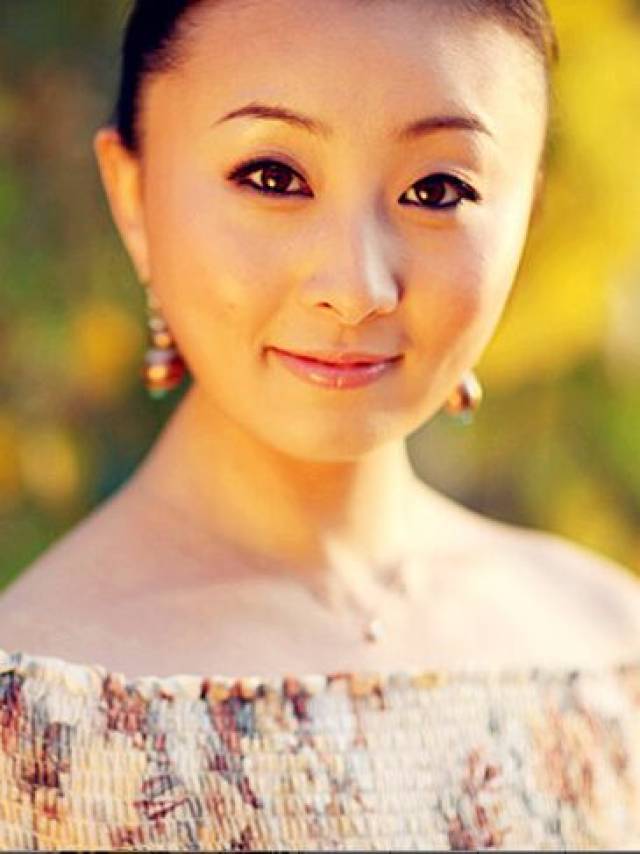 王堃,中国儿童艺术剧院马兰花艺校形体教师,日本四季剧团演员,舞蹈