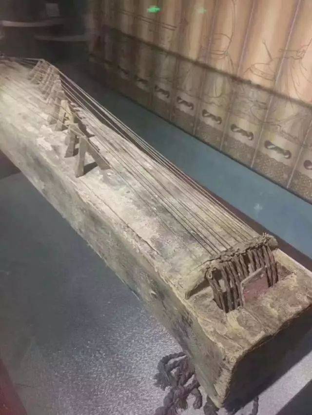 你见过战国时期的古筝嘛?原来长这样.