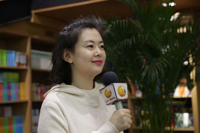 花式互动 为2018打CALL | 第一时间主持人台历