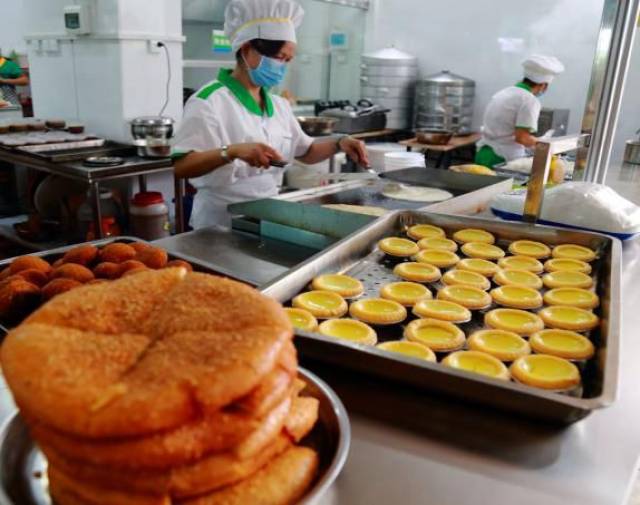 柳高食堂一直以行业安全卫生高标准自律,在多年的实践中摸索出一套