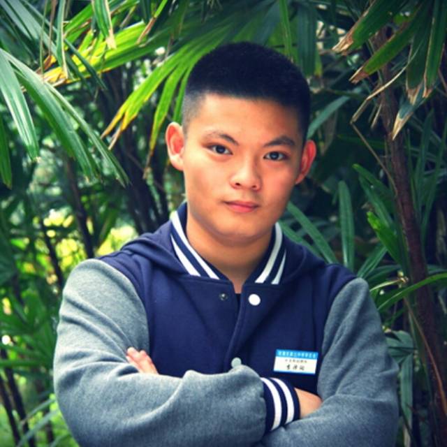 副部:宋梓才 许靖滢 7 礼仪部 部长:杨雯慧 副部长:曾沛 温盈 李宇新