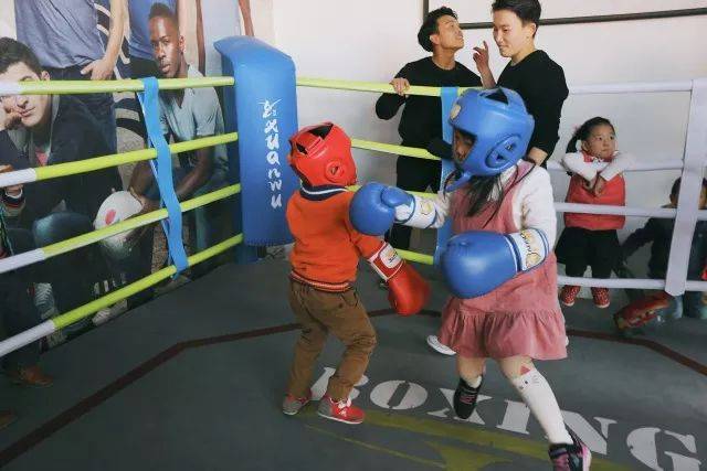 新年来点新花样,来场亲子拳击体验赛吧!