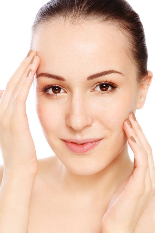 医学上所说的"面颊部"泛指侧面部,具体来说就是耳前-颧骨,颧弓—下颌