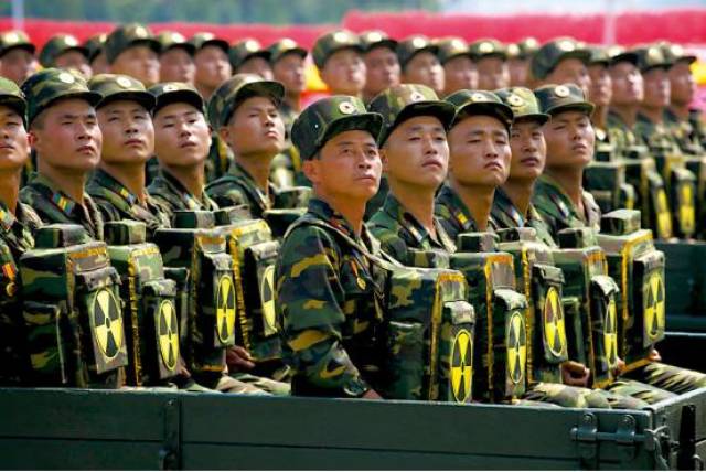 朝鲜阅兵式上所展示的单兵"核背包"