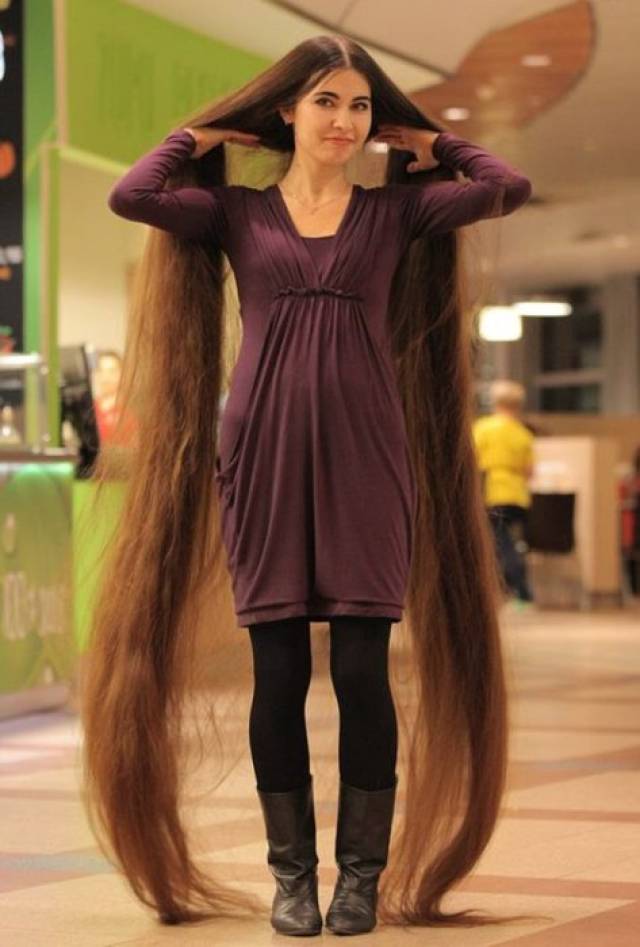 头发最长的女人图片
