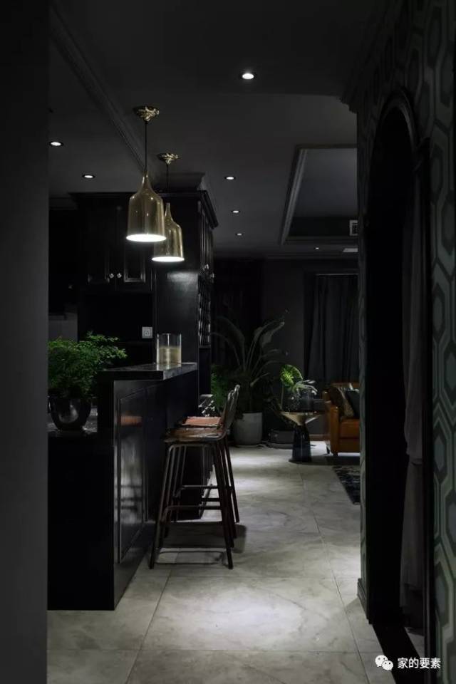 不走小清新,这个"重口暗黑系"的家,连天花板都是黑色!