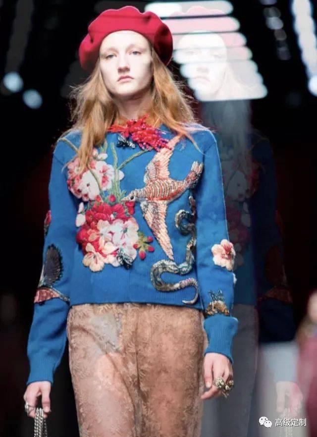 西方美学与东方神韵相结合,完美诠释了刺绣在高定服装中的美学文化