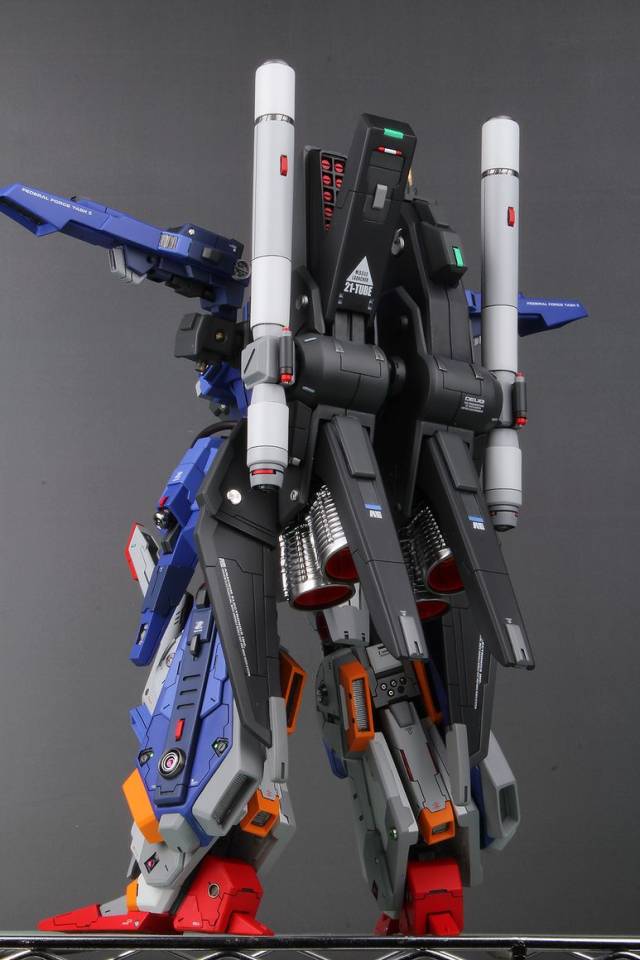 1/72 double zeta面对如此巨炮,端起来保持平衡都是难题,何况做得如此