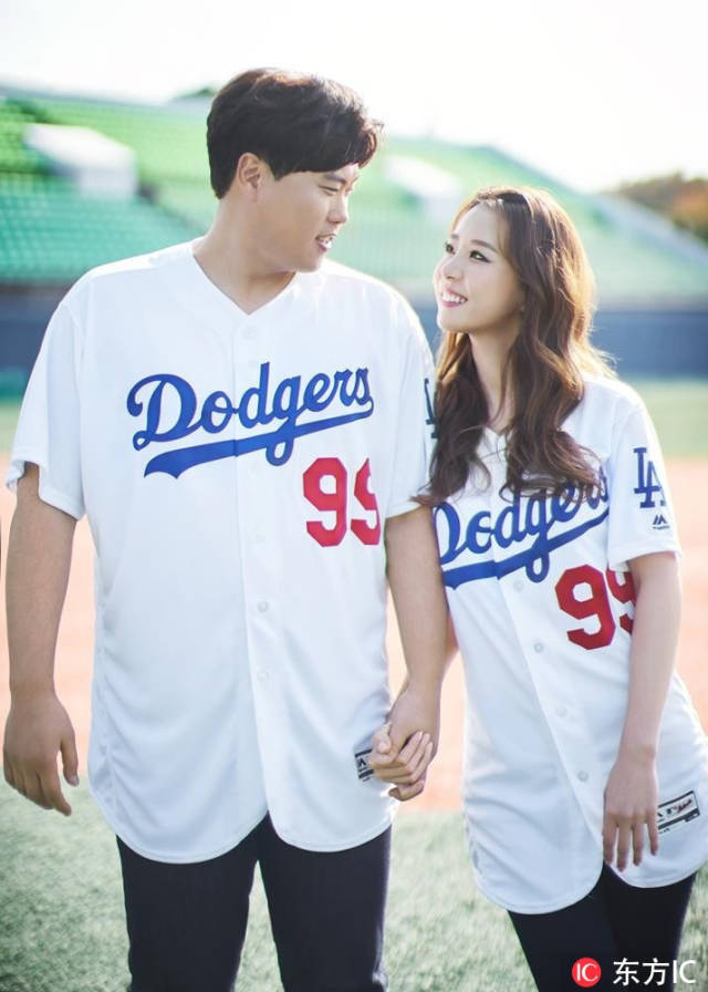 柳贤振大婚,刘在石携半个rm到场祝贺 郑容和及姜敏赫亦结伴到场_手机