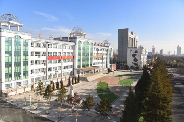 通辽蒙中超美新校园启用,离开母校才发现母如此美!