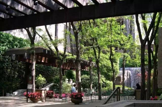 世界上著名的口袋公园——greenacre park