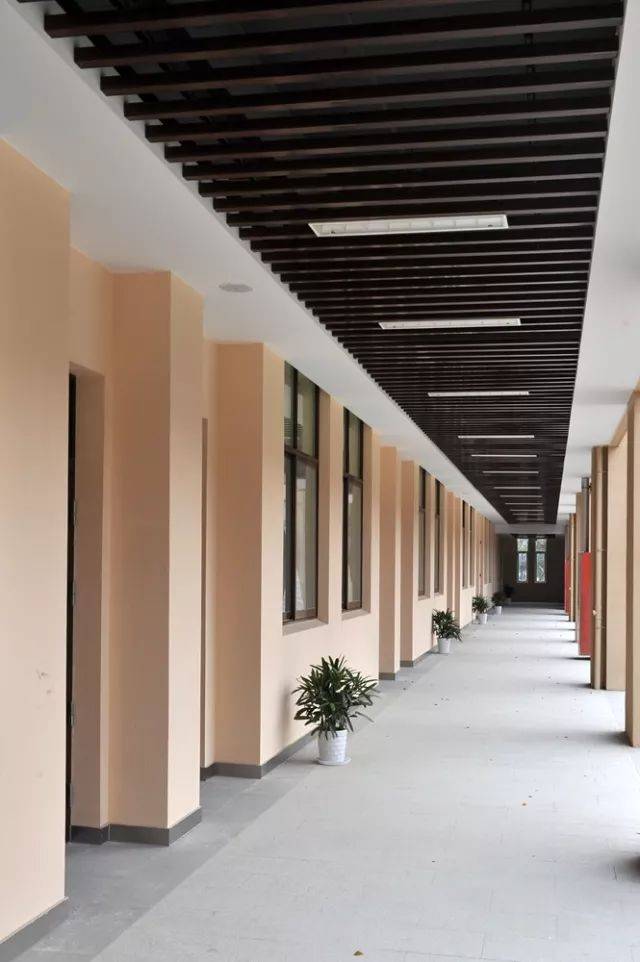 5亿!无锡最美国际学校开学 连课桌都是触屏的