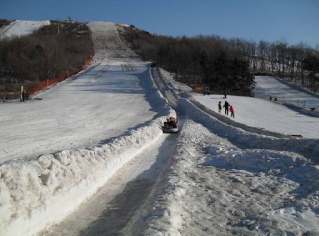 怪坡滑雪场雪道图片