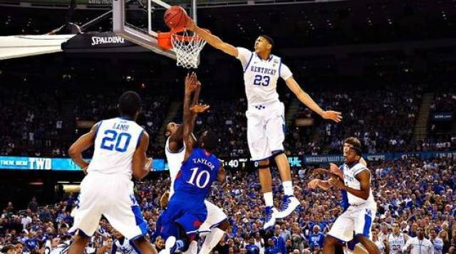 可以说,2米08大个子的浓眉哥虽然有着身高优势,但他带球也是相当灵活