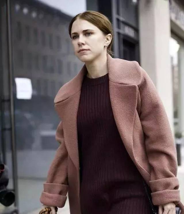 超模,明星抢着穿的"干枯玫瑰色"太高级了!