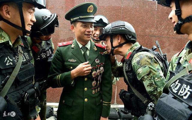 武警是警察?是军人?还是……武器警察?