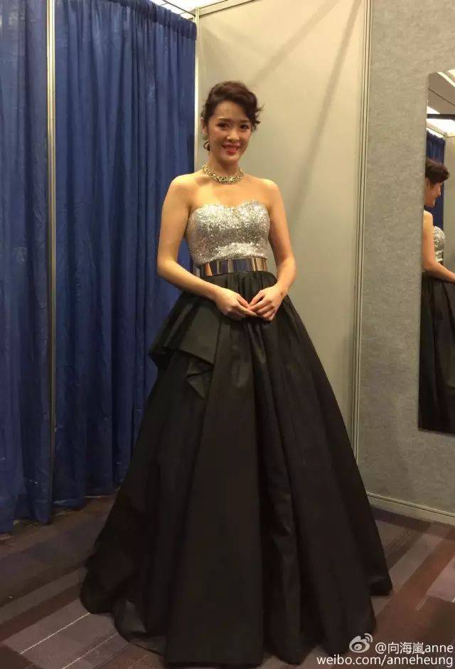 只有她自己知道 好在2012年她遇到了经理人汪子琦和laura 她的人生又