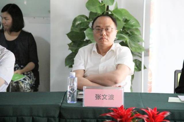 (武汉市商务局张文波副局长听取汇报)