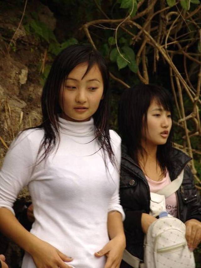 男女裸然共浴的傈僳族浪漫"澡塘会"