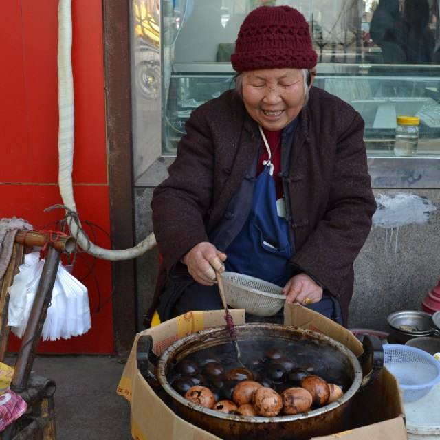 卖小天使茶叶蛋图片