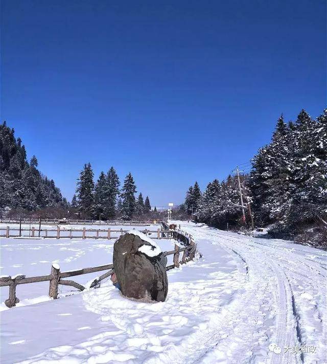 松鸣岩冰雪季 看童话般的冰雪世界