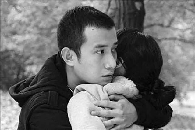 贾乃亮默认李小璐出轨:爱得越卑微,越不会被在