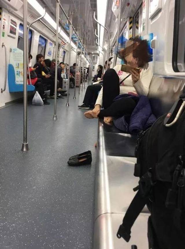 靓女,你只臭脚在东莞红了!