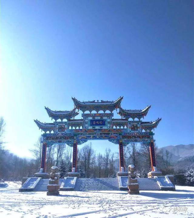 松鸣岩冰雪季 看童话般的冰雪世界