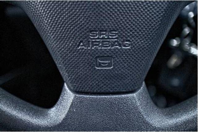 细心的读者在安全气囊上一定见过三个字母——"srs"——是英文词组