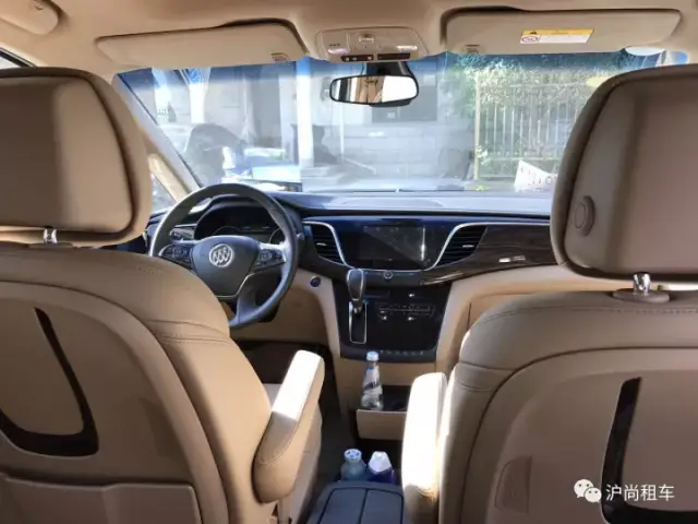 需要注意的是,某些上海汽车租赁公司营业执照的经营项目上除了"汽车
