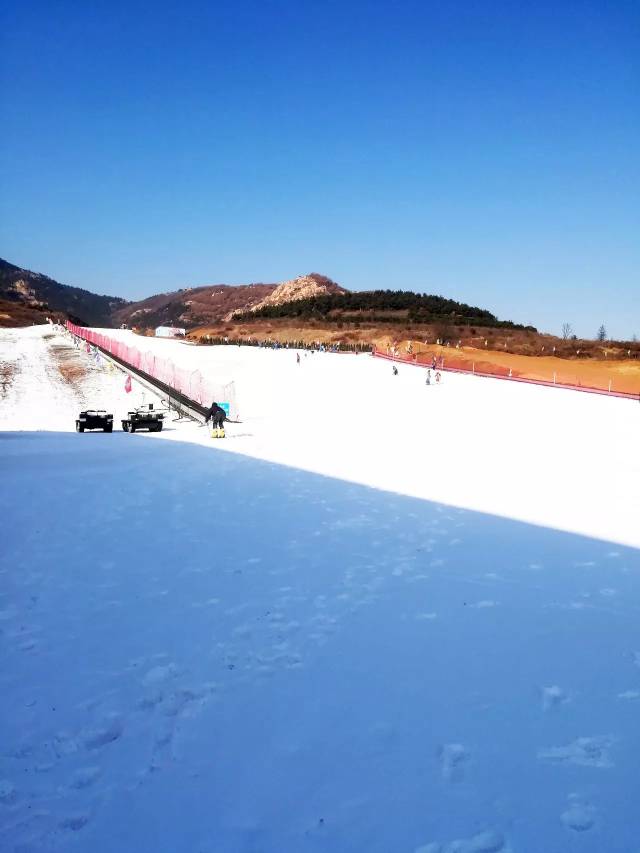 青岛月季山滑雪场图片