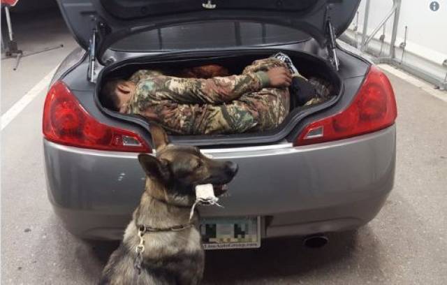 又是藏汽车后备箱偷渡!三名中国女子在入境口岸被抓