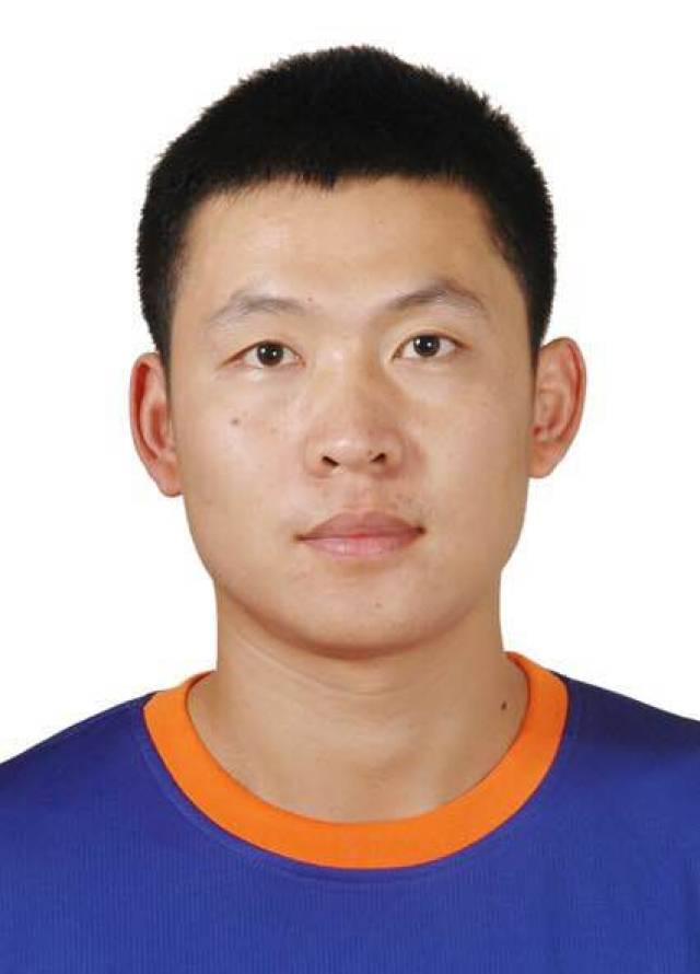 年9月出生,曾任山东科技大学篮球队队长,被人称为cuba历史第一后卫