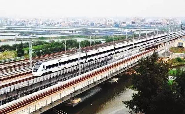 青城山-四姑娘山观光铁路预计今年启动 乘坐成灌快铁接观光铁路 可一