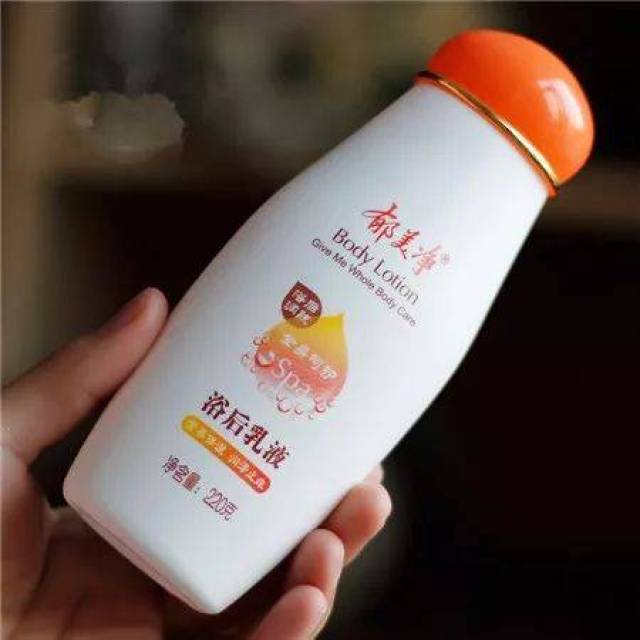 夏天保湿不黏腻身体乳推荐(夏天保湿不黏腻身体乳推荐哪款)