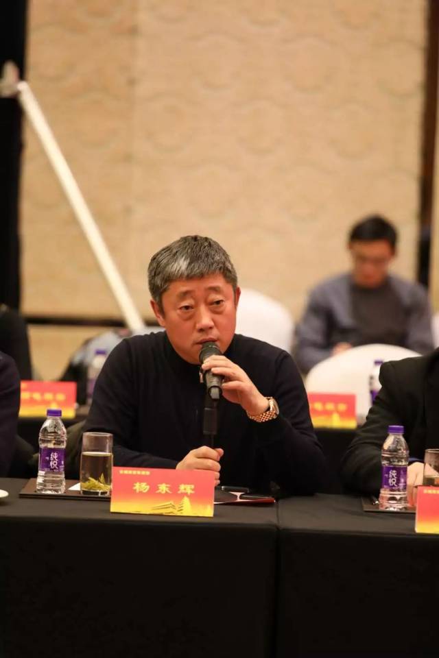 陕西省联谊会会长魏亚云和西安恒丰酒文化有限公司董事长刘文平共同