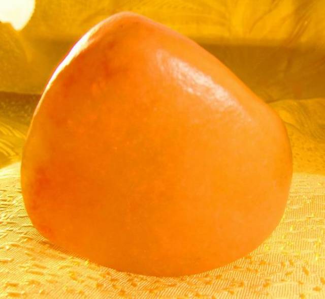 新疆“金丝玉”，我国独有的品种！古丝绸之路玉石！_搜狐网