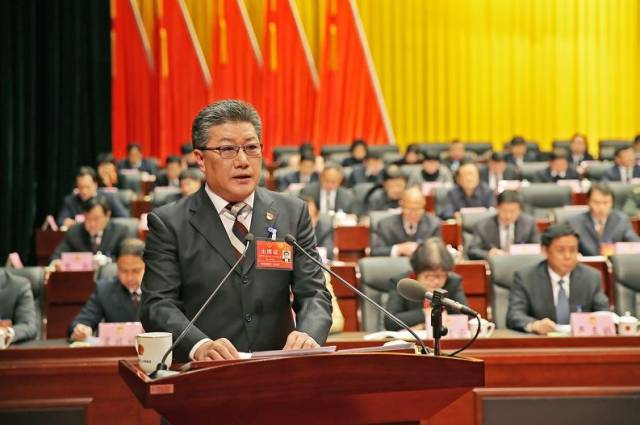 政府工作报告掷地有声 这些个关键词步步稳健_手机搜狐网