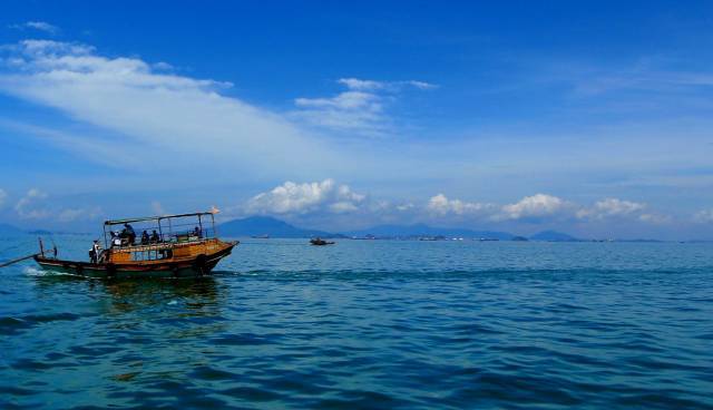 出海撒網捕魚,體驗漁民生活