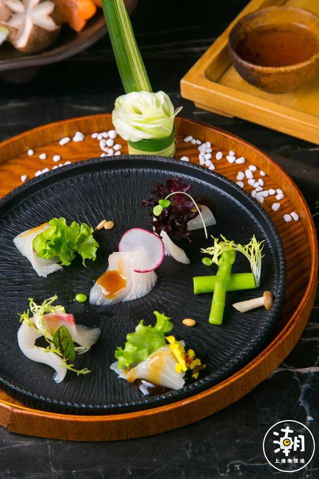 怀石料理讲究摆盘的美感