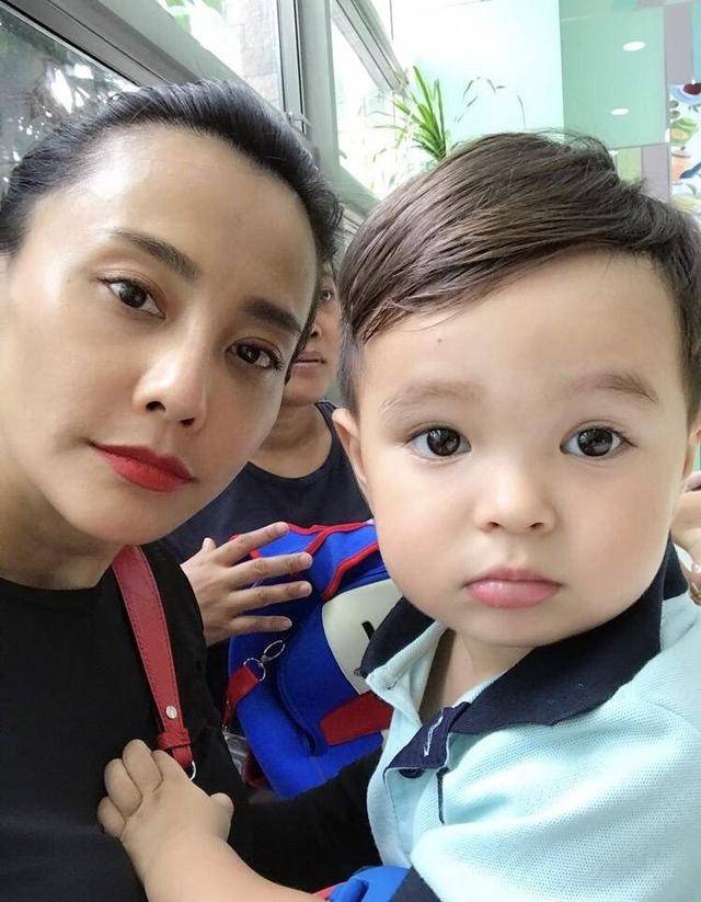 马雅舒3岁混血儿子爱登越长越帅基因太强大