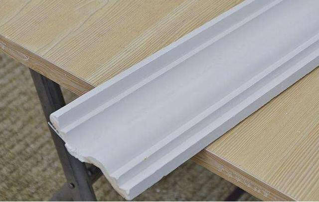 石膏线作为室内装修主要材料,它有各种各样的款式,有印花,阳角线,阴角