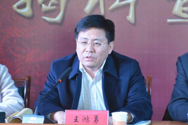 在拜师仪式上,临朐县中医院的刘华,王秀彩,魏永刚,彭家河四人成为