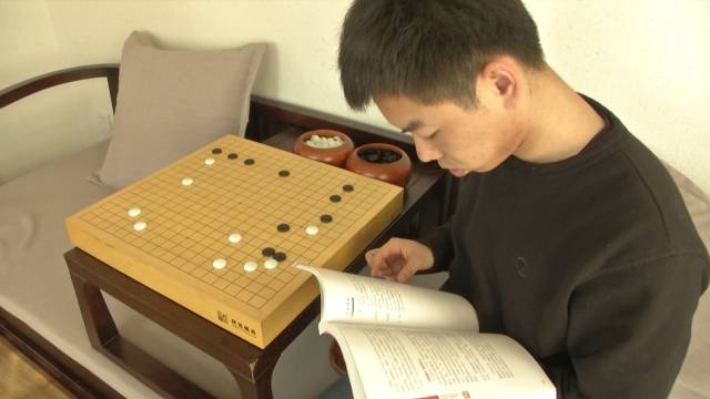 我们一起去认识厦门唯一的一位职业围棋手王鹭,他是如何一步步靠着